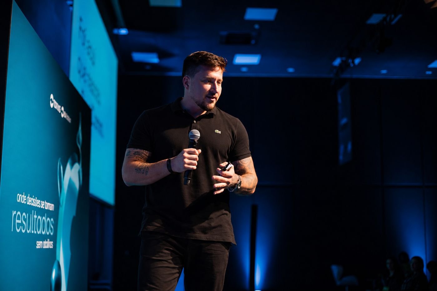 Gabriel Barbosa no palco da Arena Digital Leaders